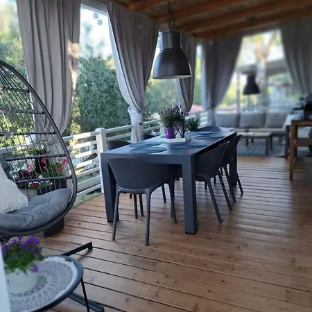 مكان تخييم Naomi Amelie *