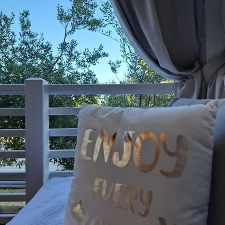 Naomi Amelie Campeggio *