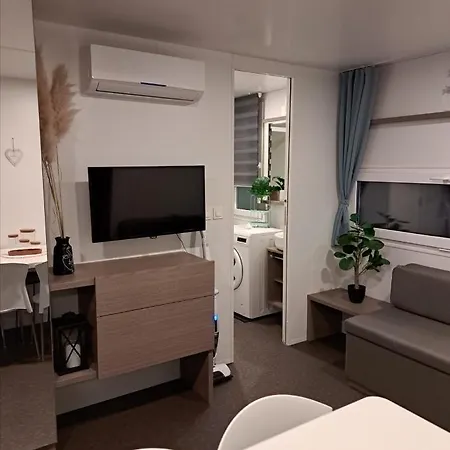 مكان تخييم Naomi Amelie يزيرا