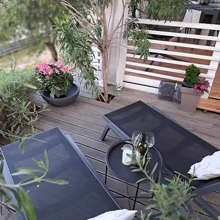 Naomi Amelie مكان تخييم *