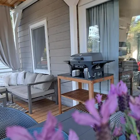 Kemping Naomi Amelie *