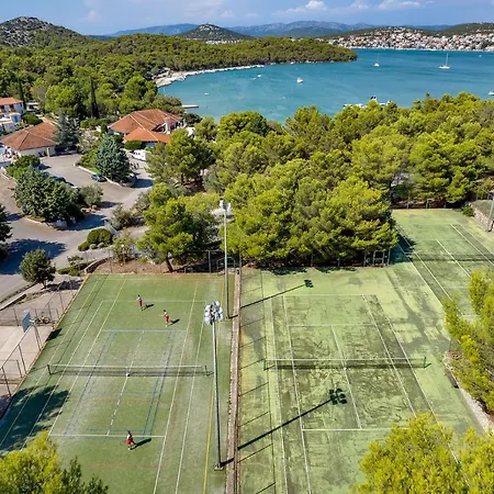 مكان تخييم Naomi Amelie